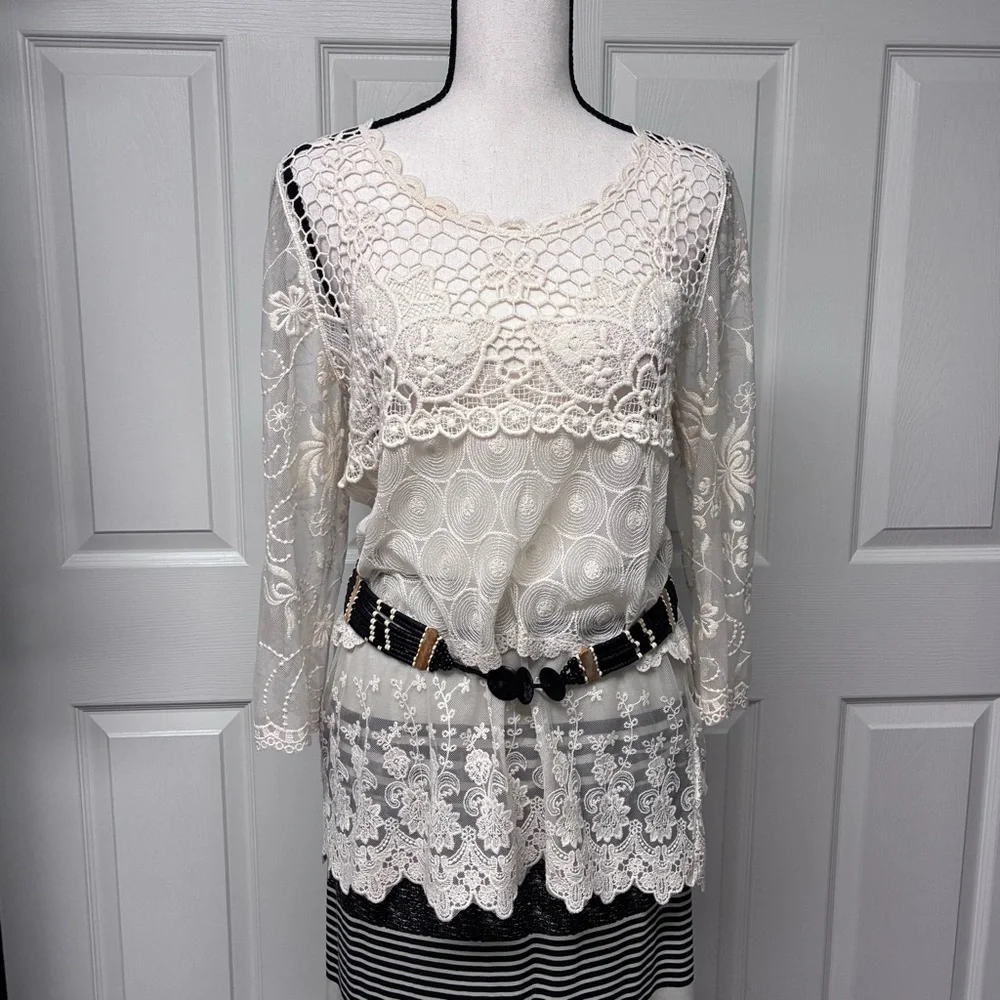 NWOT Zara open sheer lace 3/4 sleeve hip length top. Off White. Size L.